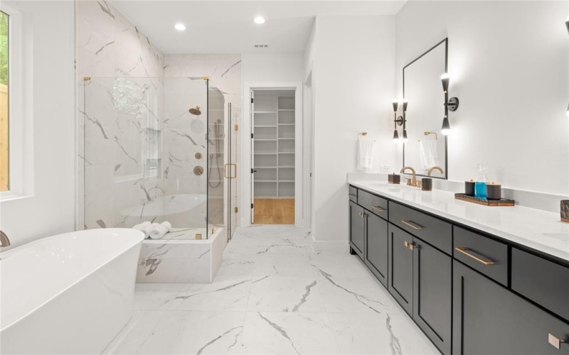 525 Classen Drive, Dallas, TX 75218, 5 Habitaciones Habitaciones , ,5 BañosBaños,Residential,En Venta,525 Classen Drive,21023528