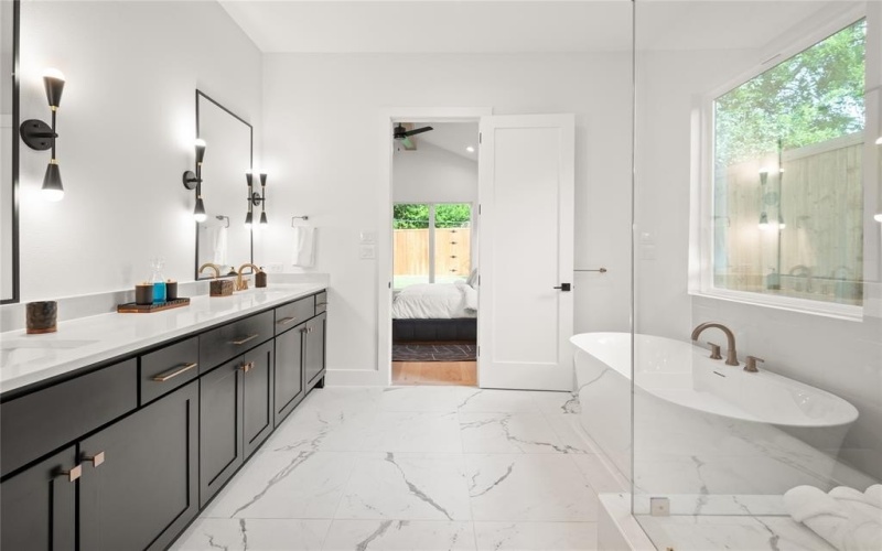 525 Classen Drive, Dallas, TX 75218, 5 Habitaciones Habitaciones , ,5 BañosBaños,Residential,En Venta,525 Classen Drive,21023528