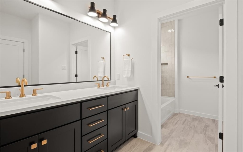 525 Classen Drive, Dallas, TX 75218, 5 Habitaciones Habitaciones , ,5 BañosBaños,Residential,En Venta,525 Classen Drive,21023528