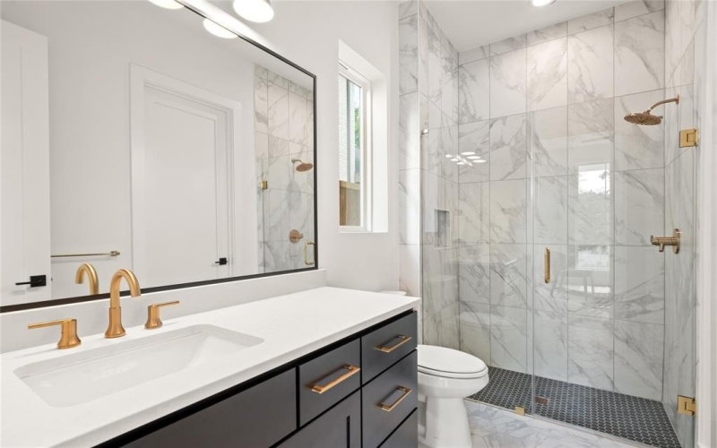 525 Classen Drive, Dallas, TX 75218, 5 Habitaciones Habitaciones , ,5 BañosBaños,Residential,En Venta,525 Classen Drive,21023528