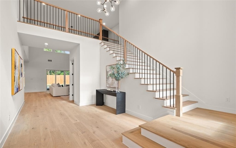 525 Classen Drive, Dallas, TX 75218, 5 Habitaciones Habitaciones , ,5 BañosBaños,Residential,En Venta,525 Classen Drive,21023528