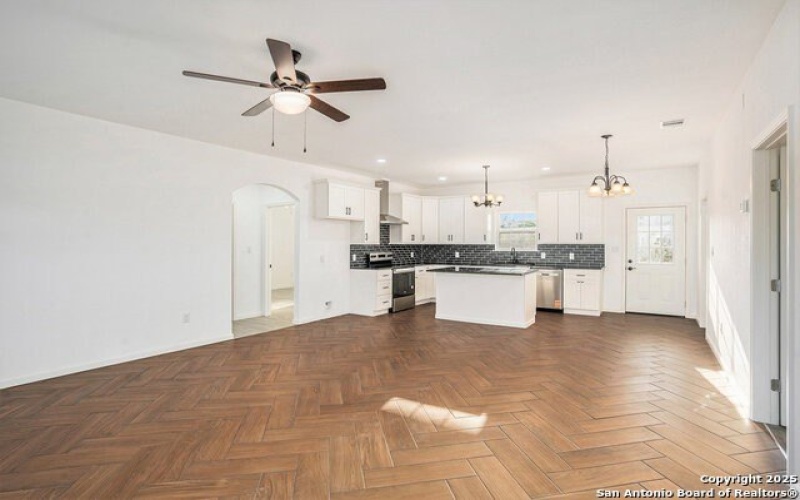 1615 N Guadalupe, Seguin, TX 78155, 3 Bedrooms Bedrooms, ,2 BathroomsBathrooms,Residential,For Sale,1615 N Guadalupe,1865700