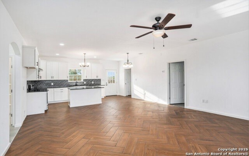 1615 N Guadalupe, Seguin, TX 78155, 3 Bedrooms Bedrooms, ,2 BathroomsBathrooms,Residential,For Sale,1615 N Guadalupe,1865700