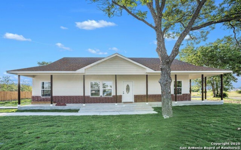 1615 N Guadalupe, Seguin, TX 78155, 3 Bedrooms Bedrooms, ,2 BathroomsBathrooms,Residential,For Sale,1615 N Guadalupe,1865700