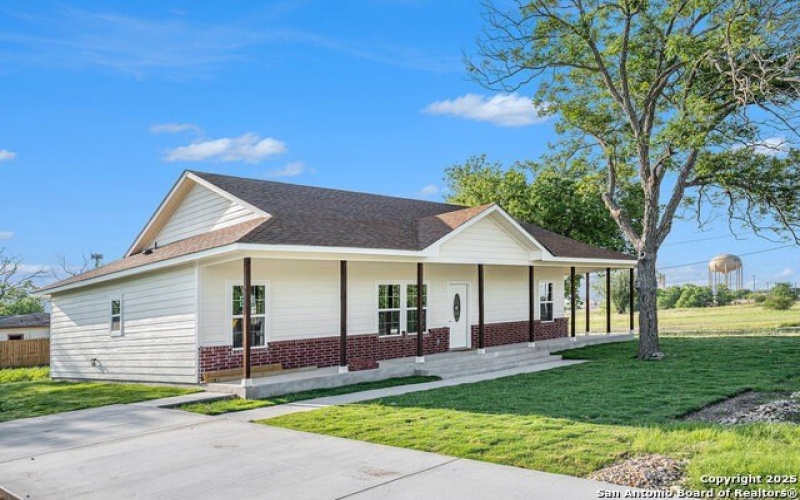 1615 N Guadalupe, Seguin, TX 78155, 3 Bedrooms Bedrooms, ,2 BathroomsBathrooms,Residential,For Sale,1615 N Guadalupe,1865700