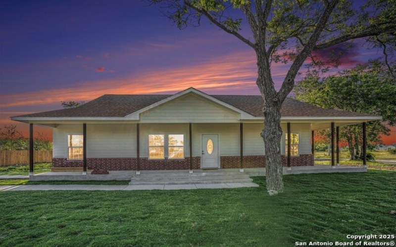 1615 N Guadalupe, Seguin, TX 78155, 3 Bedrooms Bedrooms, ,2 BathroomsBathrooms,Residential,For Sale,1615 N Guadalupe,1865700