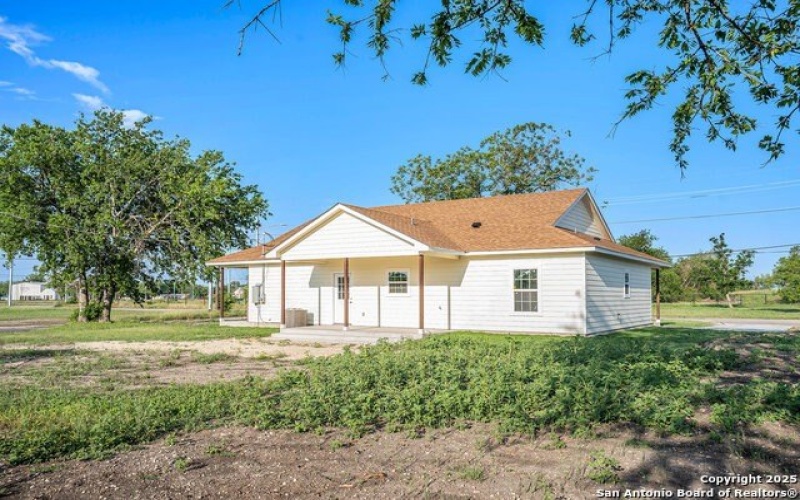 1615 N Guadalupe, Seguin, TX 78155, 3 Bedrooms Bedrooms, ,2 BathroomsBathrooms,Residential,For Sale,1615 N Guadalupe,1865700