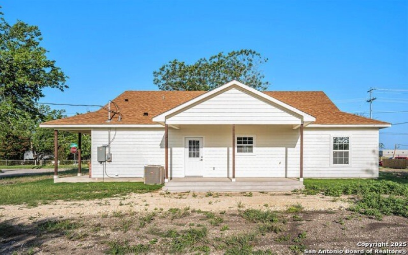 1615 N Guadalupe, Seguin, TX 78155, 3 Bedrooms Bedrooms, ,2 BathroomsBathrooms,Residential,For Sale,1615 N Guadalupe,1865700