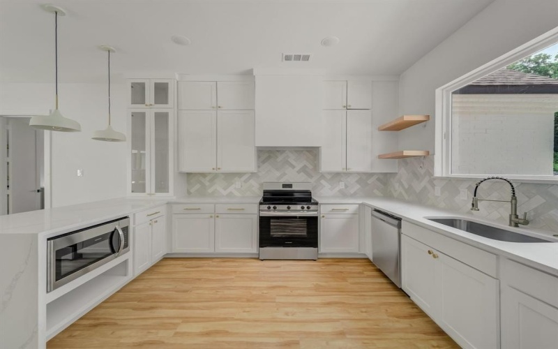 2416 Fatima Avenue, Dallas, TX 75241, 5 Bedrooms Bedrooms, ,5 BathroomsBathrooms,Residential,For Sale,2416 Fatima Avenue,0,21022576