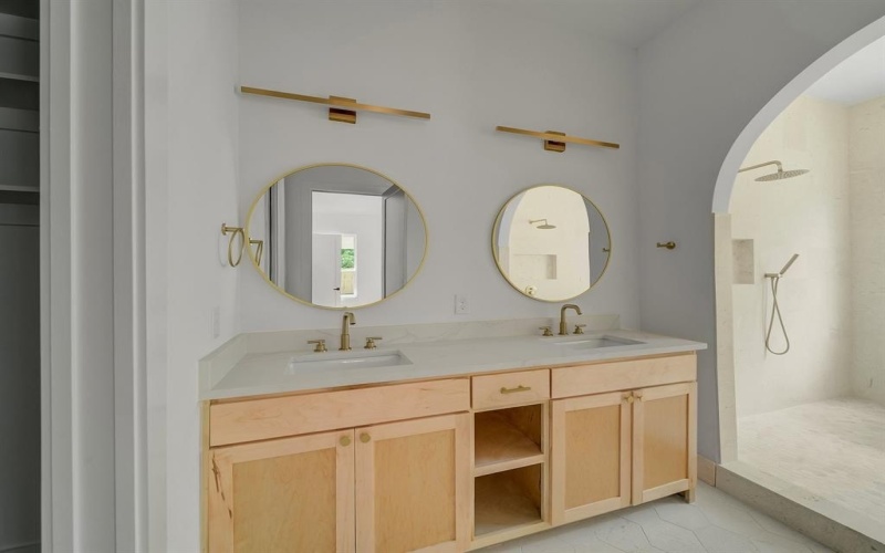 2416 Fatima Avenue, Dallas, TX 75241, 5 Bedrooms Bedrooms, ,5 BathroomsBathrooms,Residential,For Sale,2416 Fatima Avenue,0,21022576