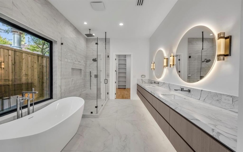 6231 McCommas Boulevard, Dallas, TX 75214, 5 Bedrooms Bedrooms, ,6 BathroomsBathrooms,Residential,For Sale,6231 McCommas Boulevard,0,21022656