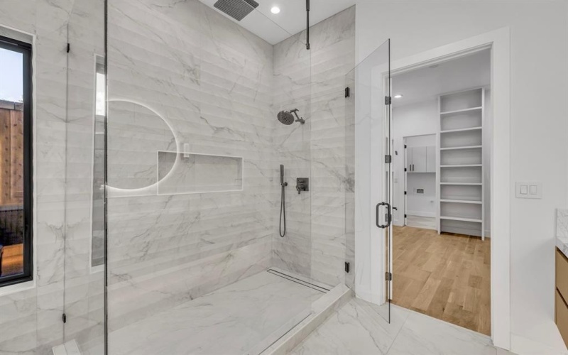 6231 McCommas Boulevard, Dallas, TX 75214, 5 Bedrooms Bedrooms, ,6 BathroomsBathrooms,Residential,For Sale,6231 McCommas Boulevard,0,21022656