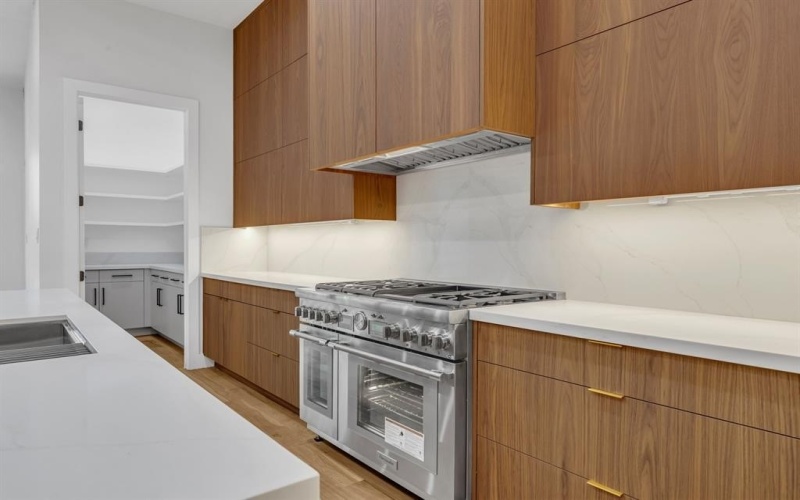 6231 McCommas Boulevard, Dallas, TX 75214, 5 Bedrooms Bedrooms, ,6 BathroomsBathrooms,Residential,For Sale,6231 McCommas Boulevard,0,21022656