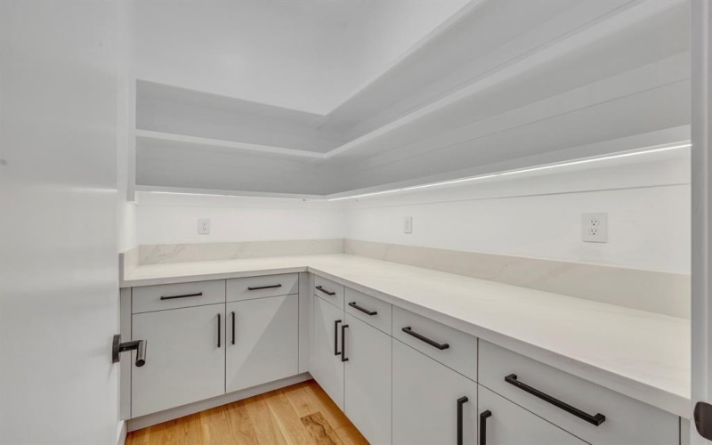 6231 McCommas Boulevard, Dallas, TX 75214, 5 Bedrooms Bedrooms, ,6 BathroomsBathrooms,Residential,For Sale,6231 McCommas Boulevard,0,21022656