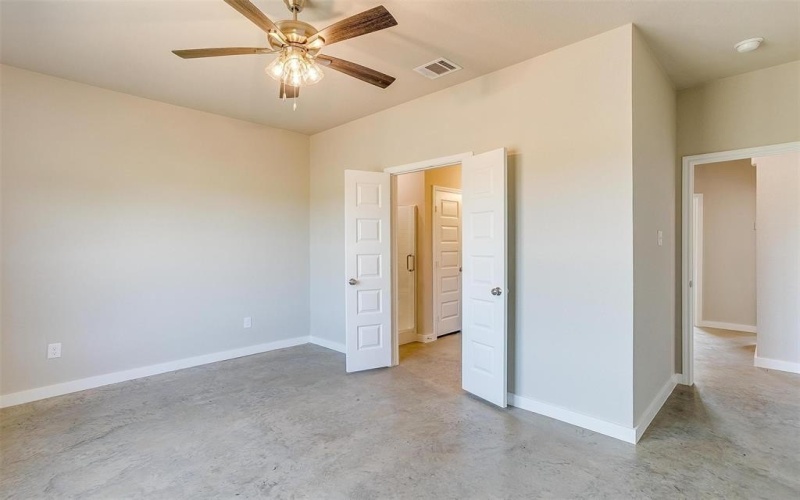 105 W Main Street, Rio Vista, TX 76093, 3 Habitaciones Habitaciones , ,2 BañosBaños,Residential,En Venta,105 W Main Street,0,21022714
