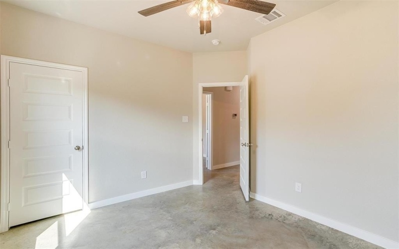 105 W Main Street, Rio Vista, TX 76093, 3 Habitaciones Habitaciones , ,2 BañosBaños,Residential,En Venta,105 W Main Street,0,21022714