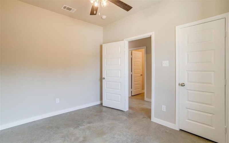 105 W Main Street, Rio Vista, TX 76093, 3 Habitaciones Habitaciones , ,2 BañosBaños,Residential,En Venta,105 W Main Street,0,21022714