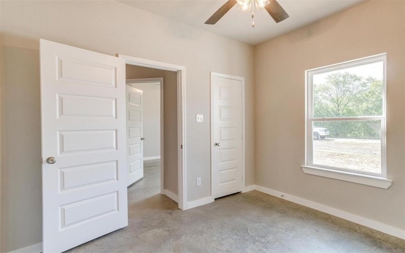 105 W Main Street, Rio Vista, TX 76093, 3 Habitaciones Habitaciones , ,2 BañosBaños,Residential,En Venta,105 W Main Street,0,21022714