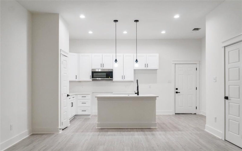2658 Sutton Street, Dallas, TX 75210, 3 Habitaciones Habitaciones , ,2 BañosBaños,Residential,En Venta,2658 Sutton Street,21022758