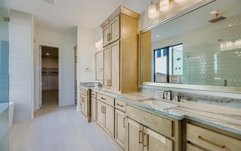 1228 High Street, The Colony, TX 75056, 4 Habitaciones Habitaciones , ,5 BañosBaños,Residential,En Venta,1228 High Street,0,21022869