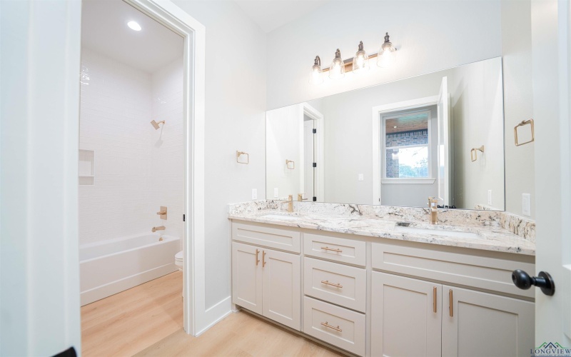 503 Lost Creek, Longview, TX 75605, 5 Habitaciones Habitaciones , ,3 BañosBaños,Residential,En Venta,503 Lost Creek,0,20255437