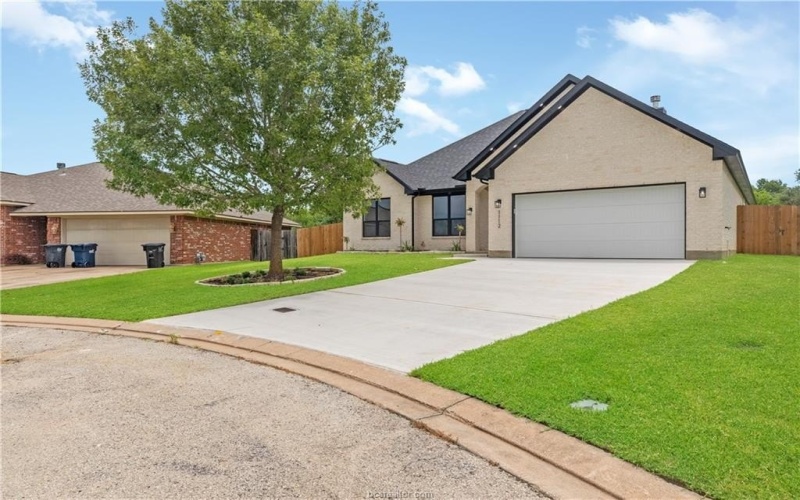 1112 Mallory Court, College Station, TX 77845, 4 Bedrooms Bedrooms, ,2 BathroomsBathrooms,Residential,For Sale,1112 Mallory Court,0,25002089
