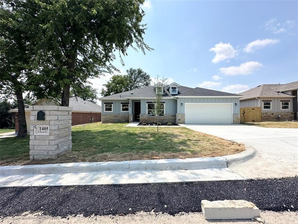 1405 N Rusk Street, Weatherford, TX 76086, 3 Habitaciones Habitaciones , ,2 BañosBaños,Residential,En Venta,1405 N Rusk Street,20989144