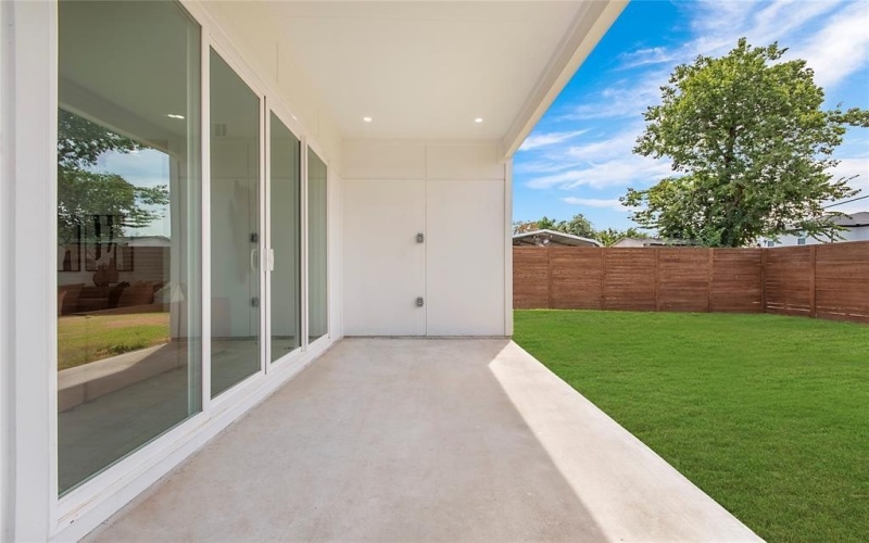 2054 Angelina Drive, Dallas, TX 75212, 5 Bedrooms Bedrooms, ,5 BathroomsBathrooms,Residential,For Sale,2054 Angelina Drive,21017062