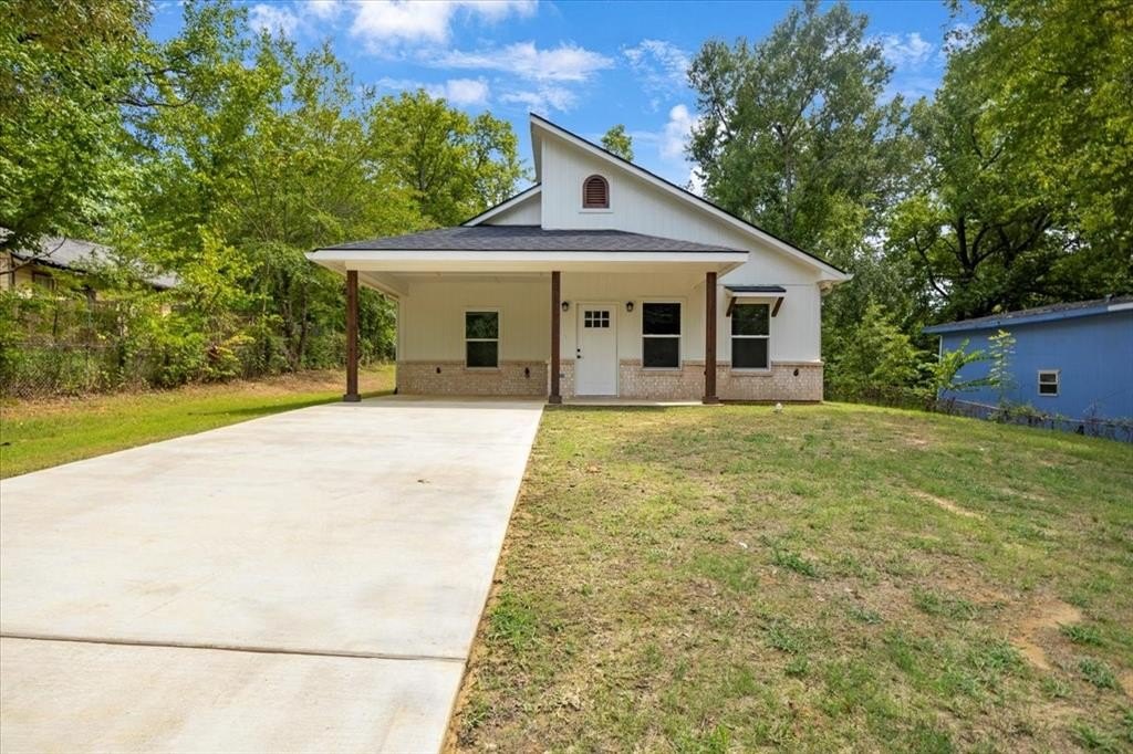 1610 W Barrett Street, Tyler, TX 75702, 3 Habitaciones Habitaciones , ,2 BañosBaños,Residential,En Venta,1610 W Barrett Street,0,21022882