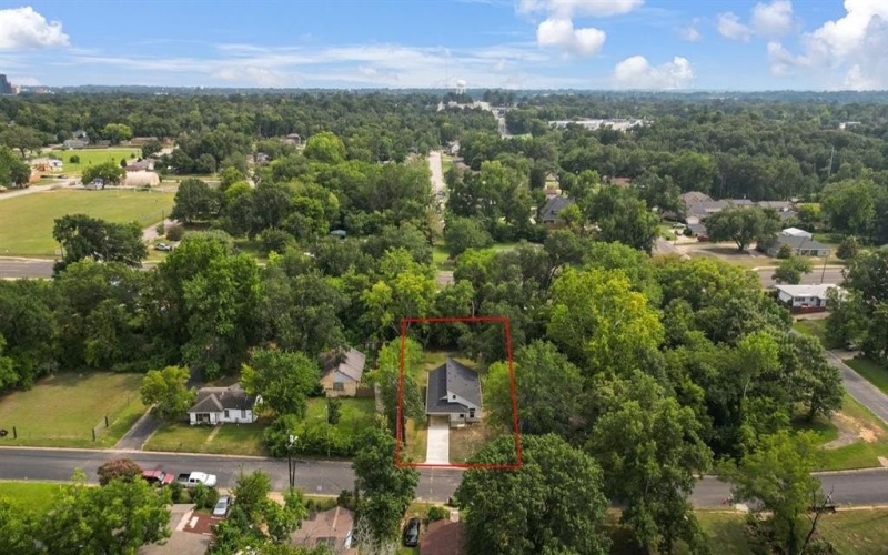 1610 W Barrett Street, Tyler, TX 75702, 3 Habitaciones Habitaciones , ,2 BañosBaños,Residential,En Venta,1610 W Barrett Street,0,21022882