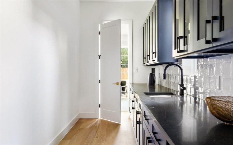 2414 Grigsby Avenue, Dallas, TX 75204, 4 Habitaciones Habitaciones , ,3 BañosBaños,Residential,En Venta,2414 Grigsby Avenue,0,21023008
