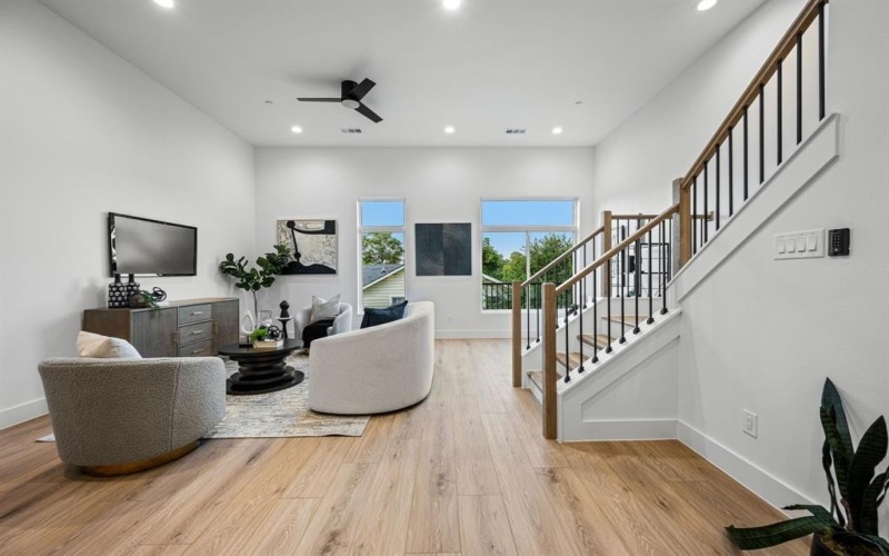 2203 Hondo Avenue #205, Dallas, TX 75219, 3 Bedrooms Bedrooms, ,3 BathroomsBathrooms,Residential,For Sale,2203 Hondo Avenue,0,21023154