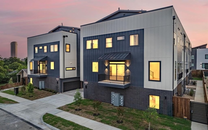 2203 Hondo Avenue #205, Dallas, TX 75219, 3 Bedrooms Bedrooms, ,3 BathroomsBathrooms,Residential,For Sale,2203 Hondo Avenue,0,21023154