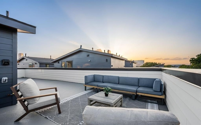 2203 Hondo Avenue #205, Dallas, TX 75219, 3 Bedrooms Bedrooms, ,3 BathroomsBathrooms,Residential,For Sale,2203 Hondo Avenue,0,21023154