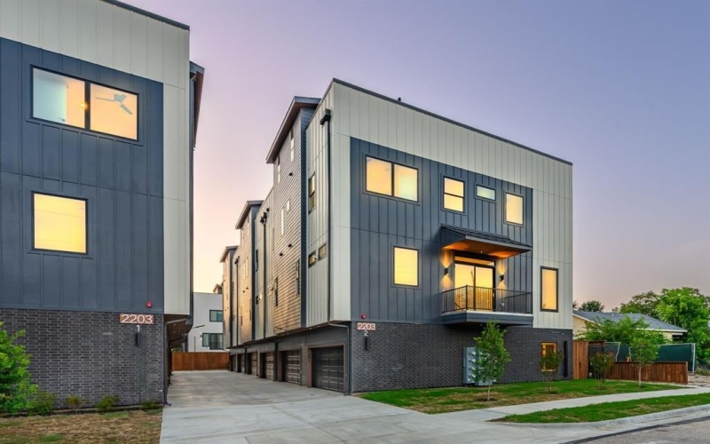 2203 Hondo Avenue #205, Dallas, TX 75219, 3 Bedrooms Bedrooms, ,3 BathroomsBathrooms,Residential,For Sale,2203 Hondo Avenue,0,21023154