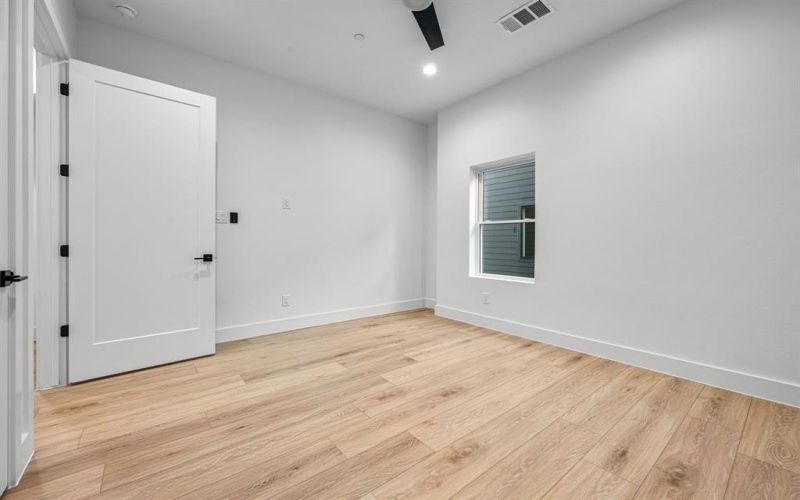 2203 Hondo Avenue #205, Dallas, TX 75219, 3 Bedrooms Bedrooms, ,3 BathroomsBathrooms,Residential,For Sale,2203 Hondo Avenue,0,21023154