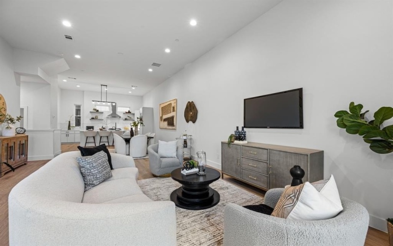 2203 Hondo Avenue #205, Dallas, TX 75219, 3 Bedrooms Bedrooms, ,3 BathroomsBathrooms,Residential,For Sale,2203 Hondo Avenue,0,21023154