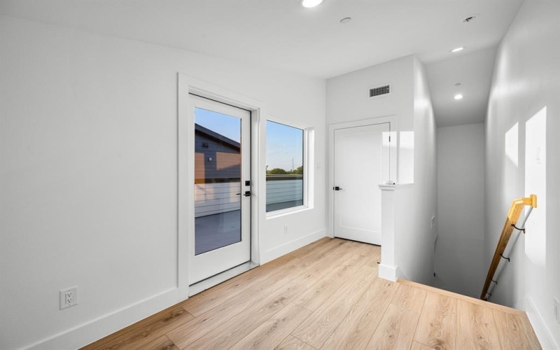 2203 Hondo Avenue #205, Dallas, TX 75219, 3 Bedrooms Bedrooms, ,3 BathroomsBathrooms,Residential,For Sale,2203 Hondo Avenue,0,21023154