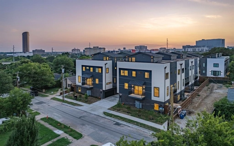 2203 Hondo Avenue #205, Dallas, TX 75219, 3 Bedrooms Bedrooms, ,3 BathroomsBathrooms,Residential,For Sale,2203 Hondo Avenue,0,21023154