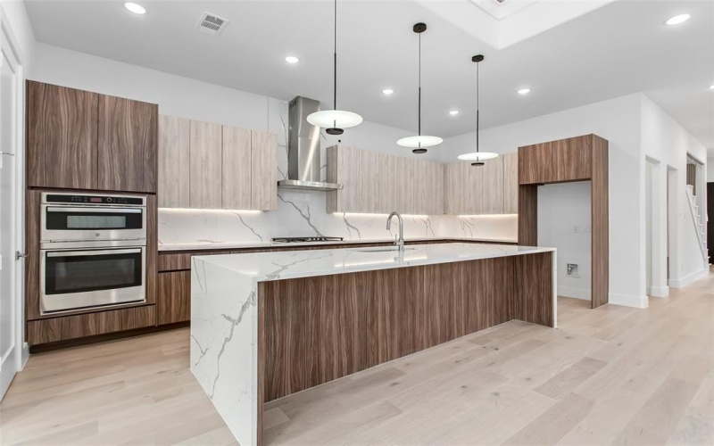 617 Parkview Avenue, Dallas, TX 75223, 5 Bedrooms Bedrooms, ,5 BathroomsBathrooms,Residential,For Sale,617 Parkview Avenue,0,21023415