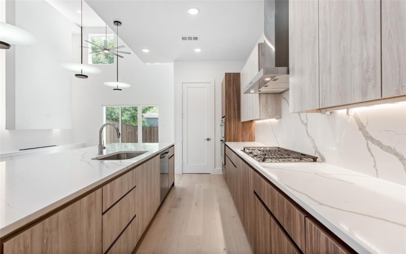 617 Parkview Avenue, Dallas, TX 75223, 5 Bedrooms Bedrooms, ,5 BathroomsBathrooms,Residential,For Sale,617 Parkview Avenue,0,21023415