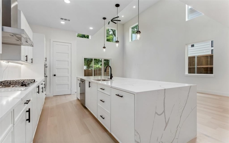 623 Parkview Avenue, Dallas, TX 75223, 5 Bedrooms Bedrooms, ,5 BathroomsBathrooms,Residential,For Sale,623 Parkview Avenue,0,21023448