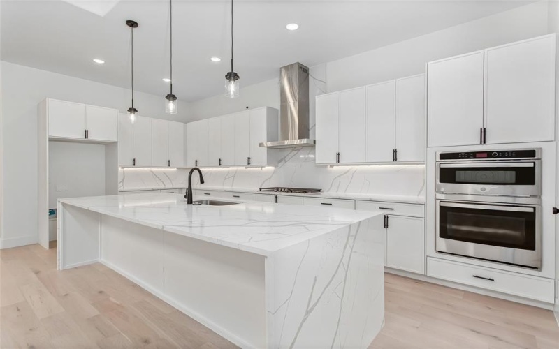 623 Parkview Avenue, Dallas, TX 75223, 5 Bedrooms Bedrooms, ,5 BathroomsBathrooms,Residential,For Sale,623 Parkview Avenue,0,21023448