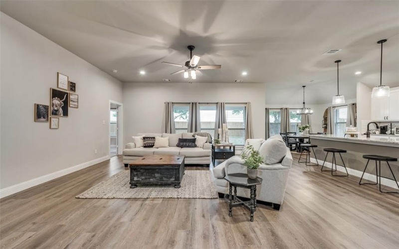 4803 Enclave Drive, Sanger, TX 76266, 3 Habitaciones Habitaciones , ,2 BañosBaños,Residential,En Venta,4803 Enclave Drive,0,21023912