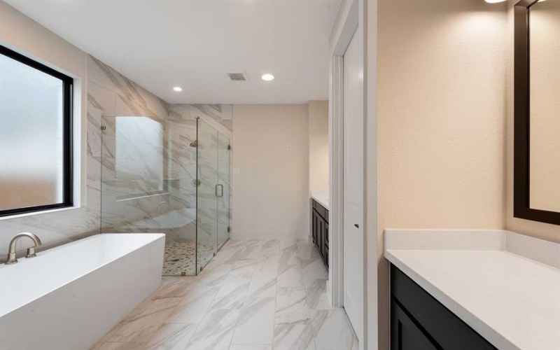 1004 Lookout Drive, Rockwall, TX 75087, 5 Bedrooms Bedrooms, ,5 BathroomsBathrooms,Residential,For Sale,1004 Lookout Drive,0,21024697