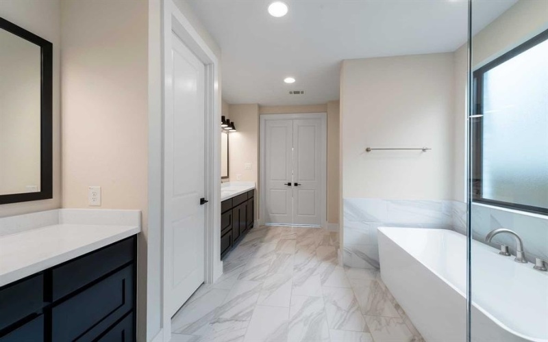 1004 Lookout Drive, Rockwall, TX 75087, 5 Bedrooms Bedrooms, ,5 BathroomsBathrooms,Residential,For Sale,1004 Lookout Drive,0,21024697