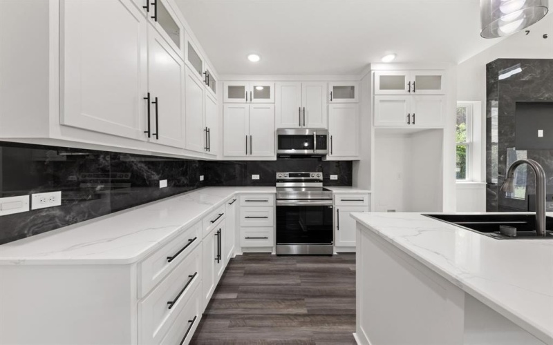 4448 Marcell Avenue, Dallas, TX 75211, 4 Habitaciones Habitaciones , ,3 BañosBaños,Residential,En Venta,4448 Marcell Avenue,0,21024832