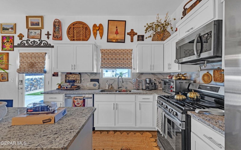 13869 PASEO BOSQUE Avenue, El Paso, TX 79928, 3 Bedrooms Bedrooms, ,2 BathroomsBathrooms,Residential,For Sale,13869 PASEO BOSQUE Avenue,0,927937
