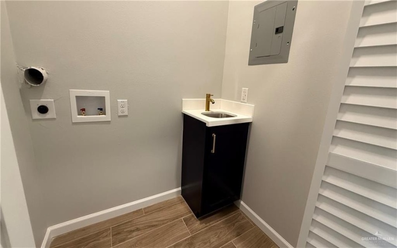 1208 E Acacia Drive, San Juan, TX 78589, 4 Bedrooms Bedrooms, ,2 BathroomsBathrooms,Residential,For Sale,1208 E Acacia Drive,0,477677