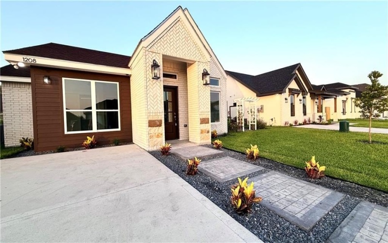 1208 E Acacia Drive, San Juan, TX 78589, 4 Bedrooms Bedrooms, ,2 BathroomsBathrooms,Residential,For Sale,1208 E Acacia Drive,0,477677